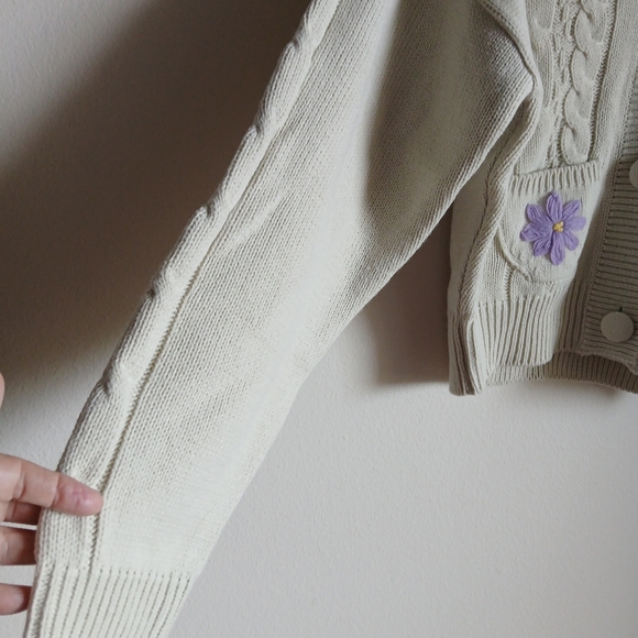 O!Oi Collection ivory sweater with big button closure pockets - Picture 3 of 12